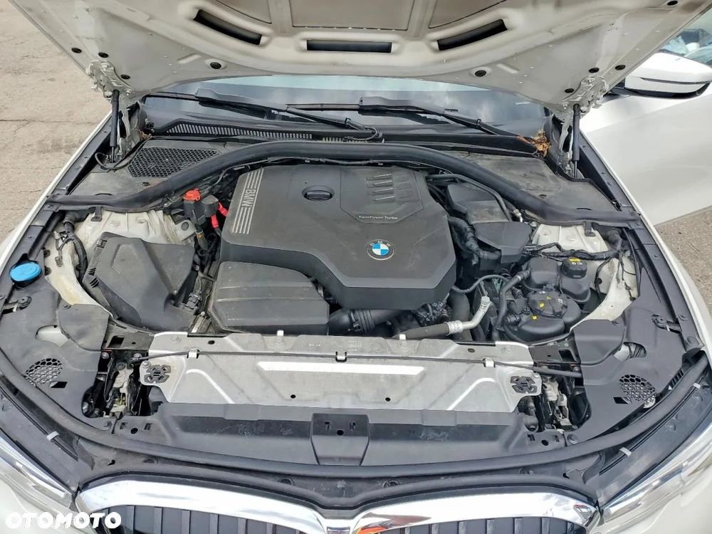 BMW Seria 3 330i xDrive Sport Line - 11