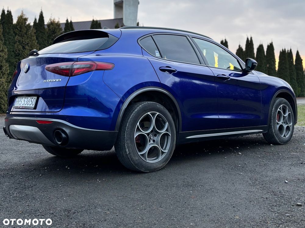 Alfa Romeo Stelvio 2.0 Turbo 16V AT8-Q4 Veloce - 9