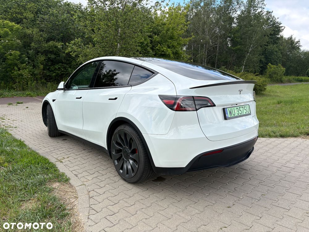 Tesla Model Y Performance AWD - 10