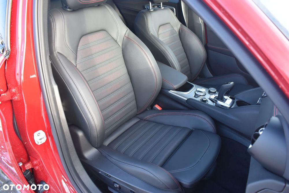 Alfa Romeo Giulia 2.0 Turbo Tributo Italiano Q4 - 18