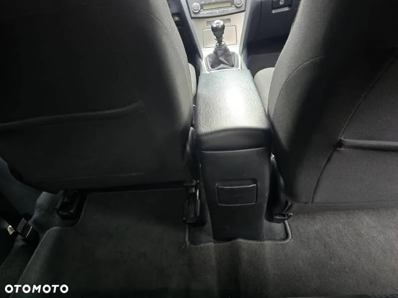 Toyota Avensis 1.8 Sol EU5 - 14
