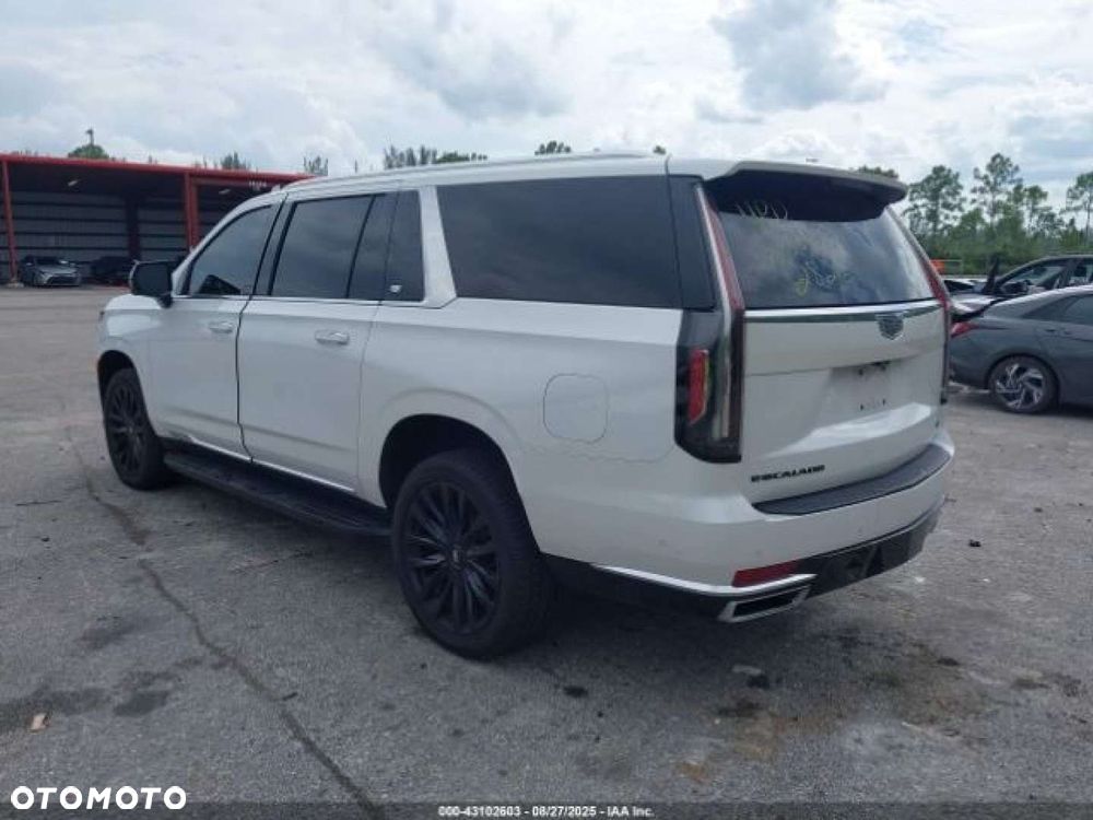 Cadillac Escalade - 5
