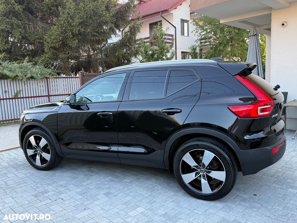 Volvo XC 40 B4 AT8 AWD Mild Hybrid Momentum Pro - 12