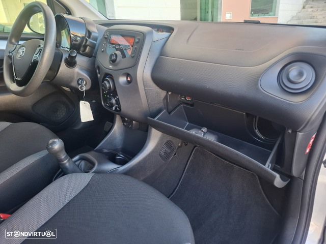 Toyota Aygo 1.0 X-Play - 39