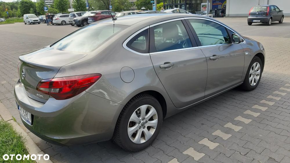 Opel Astra 1.4 T Business EU6 - 5