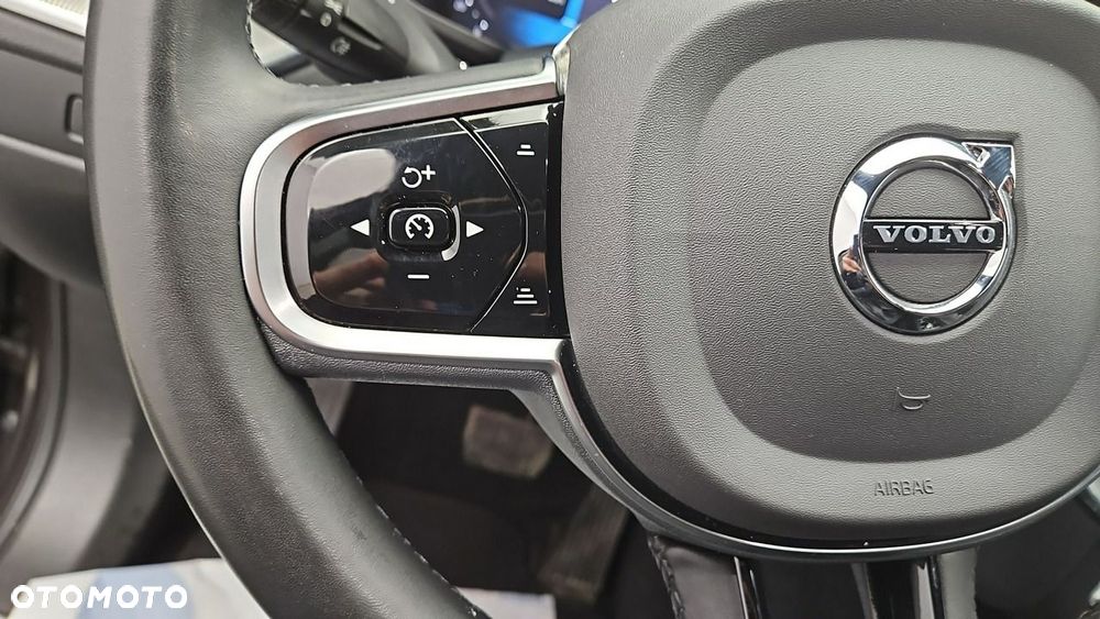 Volvo XC 60 B4 D AWD Plus Dark - 16