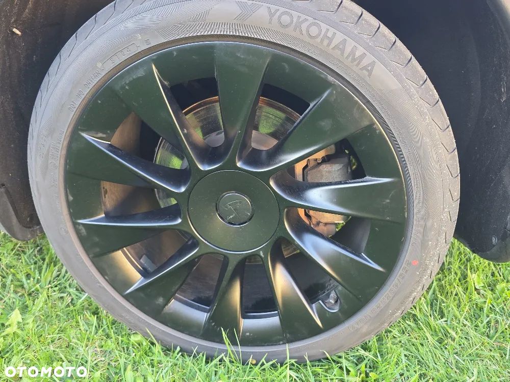 Tesla Model Y Long Range Dual Motor AWD - 27
