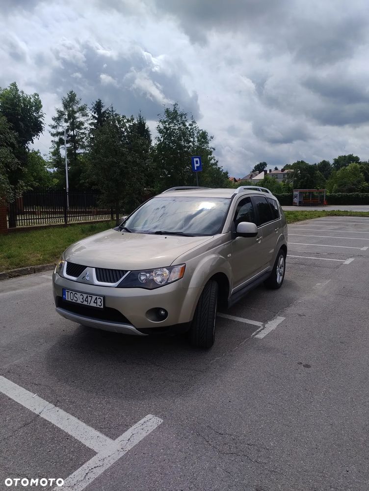 Mitsubishi Outlander 2.4 Invite 2WD - 1