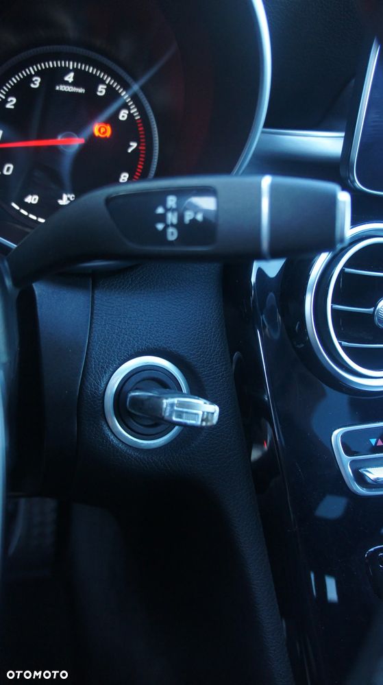 Mercedes-Benz Klasa C 200 9G-TRONIC AMG Line - 23