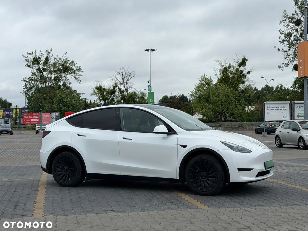 Tesla Model Y - 6