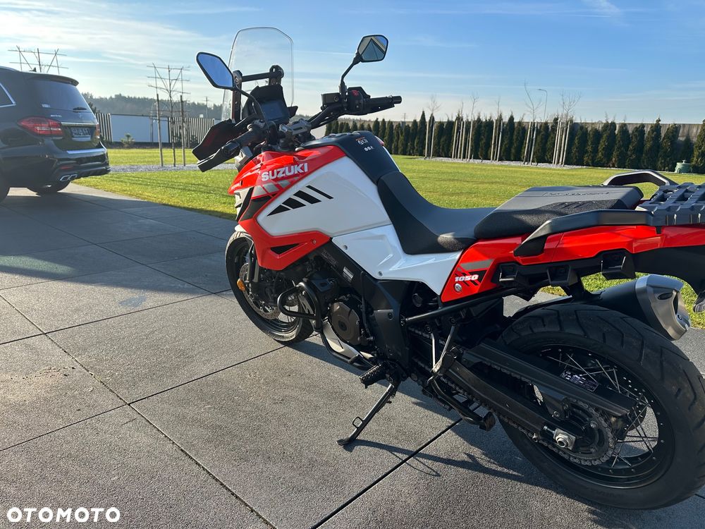 Suzuki V-STROM - 10