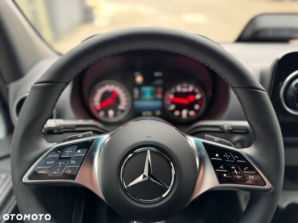 Mercedes-Benz Sprinter - 15
