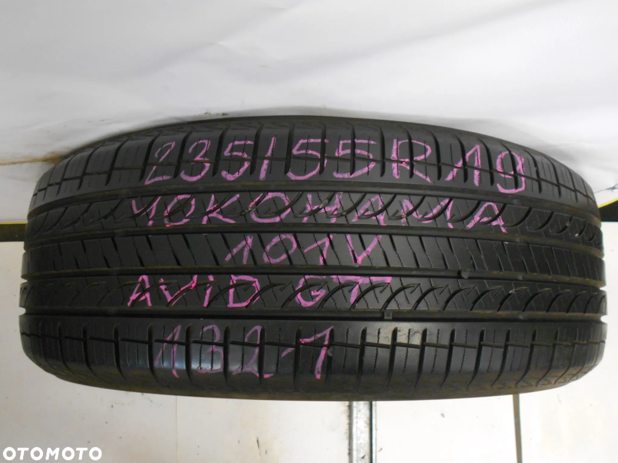OPONA POJEDYNKA  235/55R19 YOKOHAMA AVID GT BLUEARTH DOT 1321 7.8MM - 1
