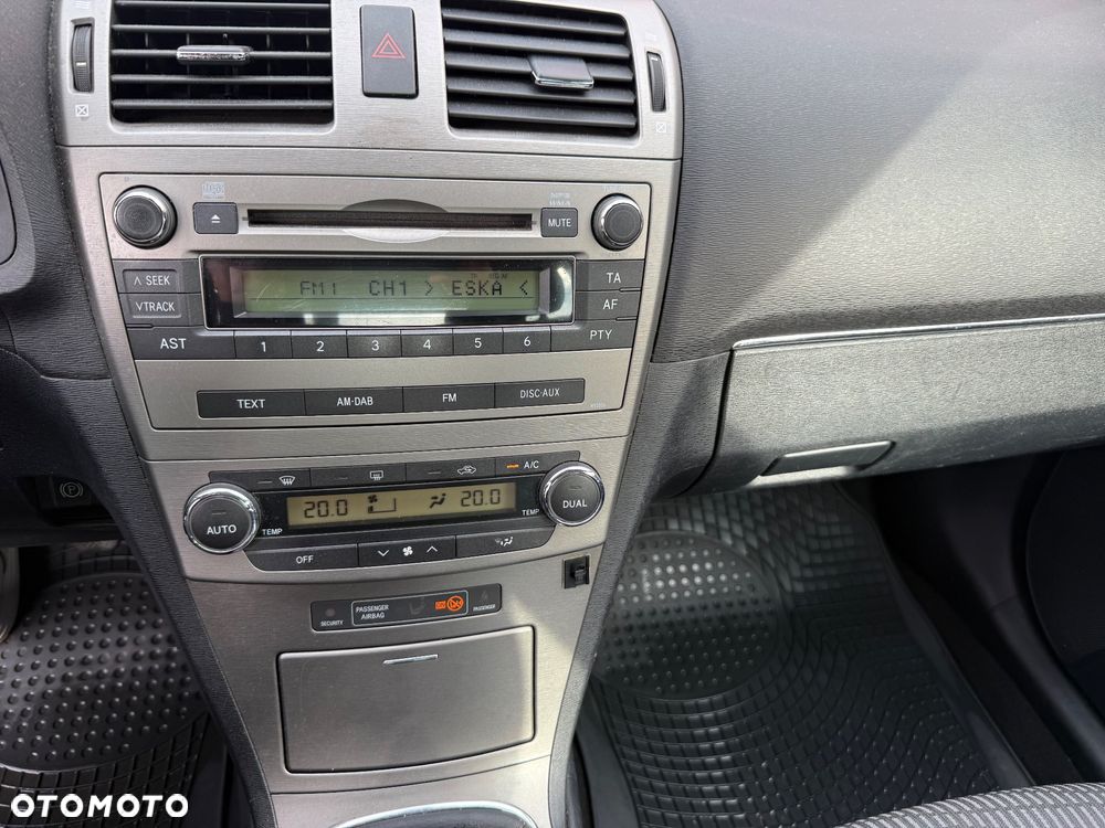 Toyota Avensis - 8