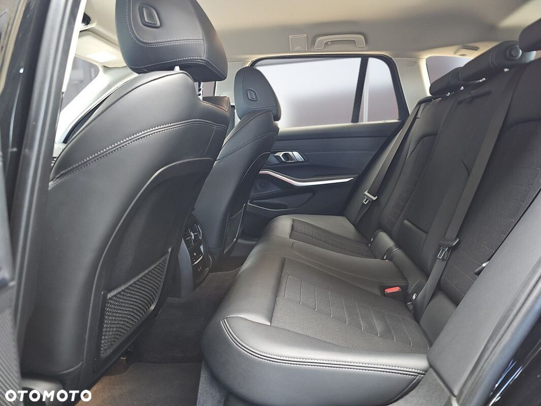 BMW Seria 3 320d xDrive Sport Line - 14