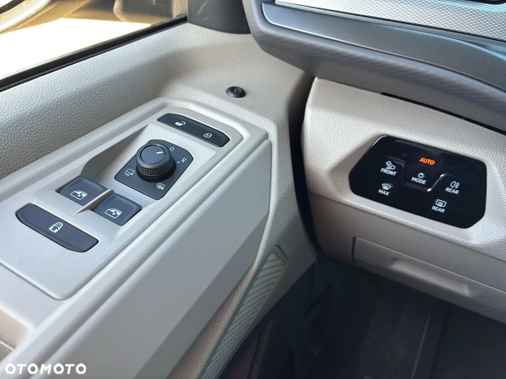 Volkswagen Multivan - 28