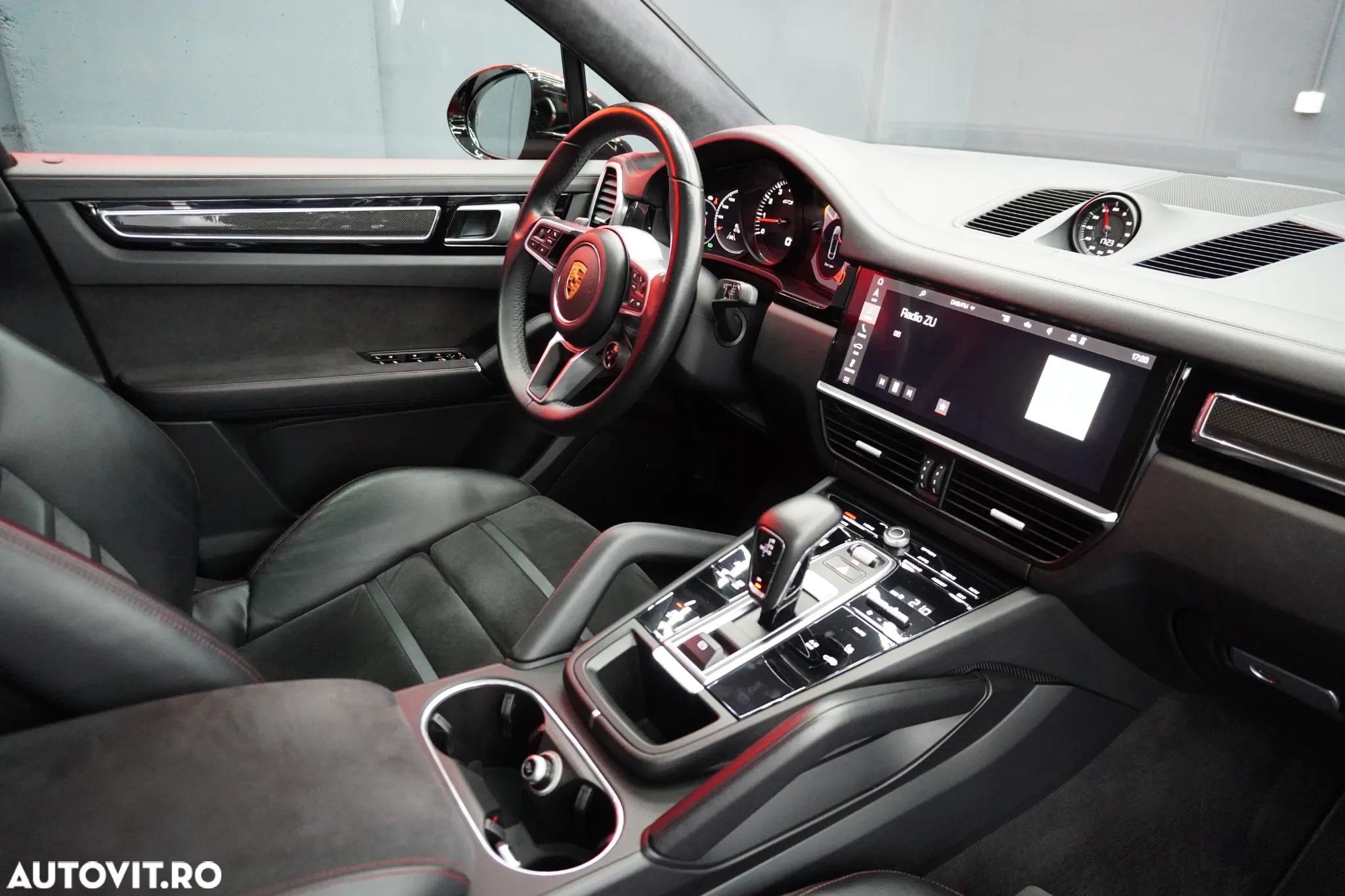 Porsche Cayenne Coupe GTS Tiptronic S - 25