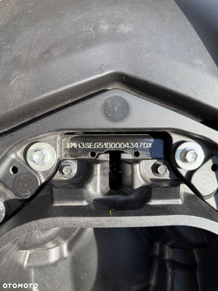 Yamaha NMAX - 11