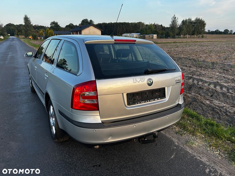 Skoda Octavia 1.6 FSI Ambiente - 21
