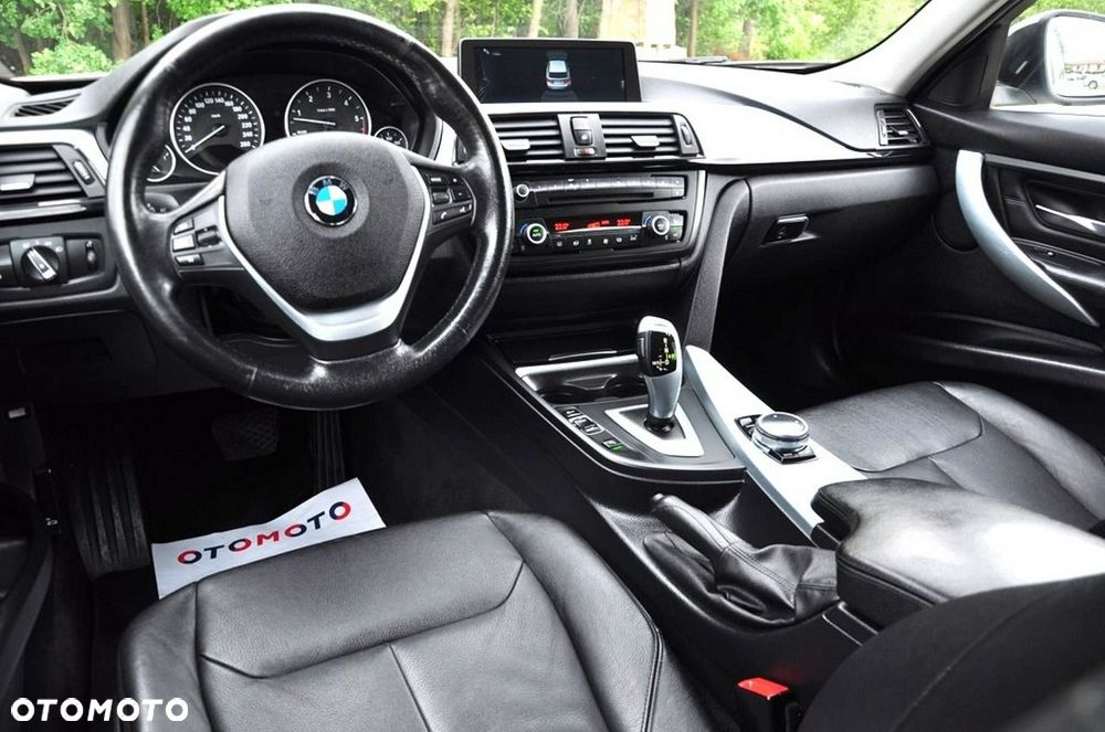 BMW Seria 3 330d xDrive Blue Performance Luxury Line - 38