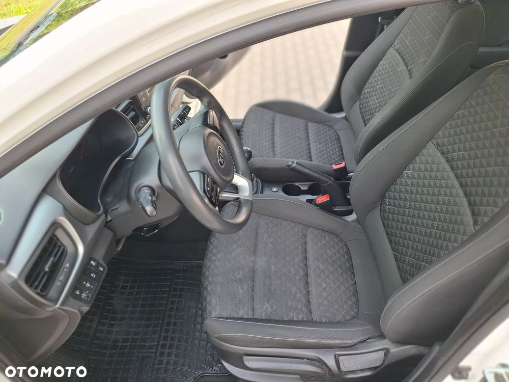 Kia Rio - 11