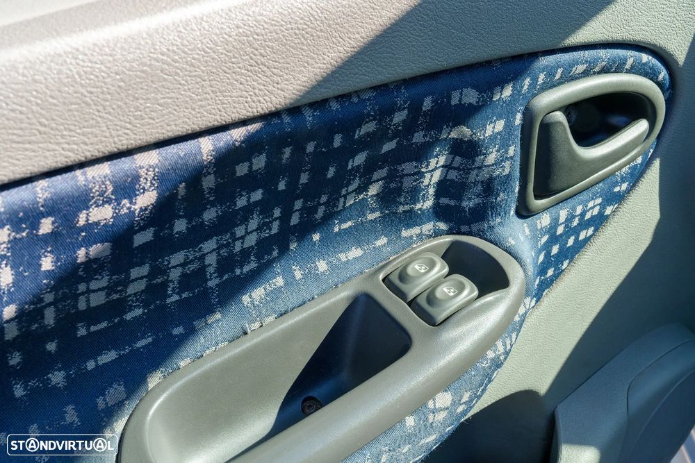 Renault Scénic 1.4 16V RTE - 17