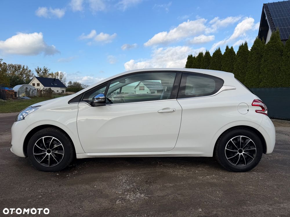 Peugeot 208 2015 photo 4
