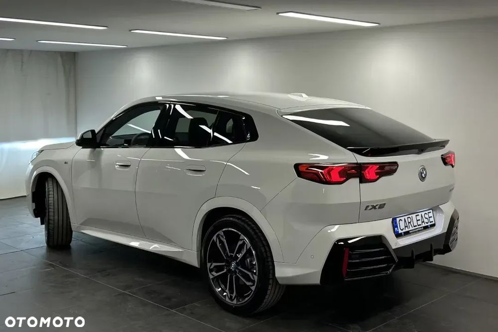 BMW iX2 eDrive20 66.5kWh M Sport - 7