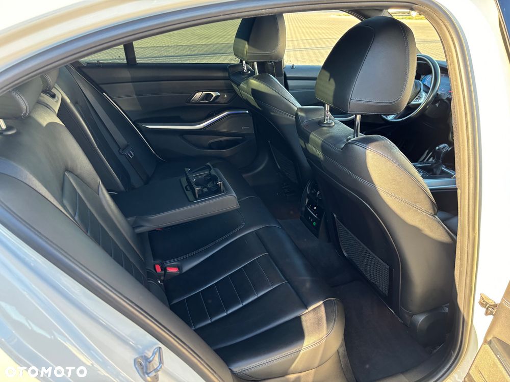 BMW Seria 3 318d M Sport - 19
