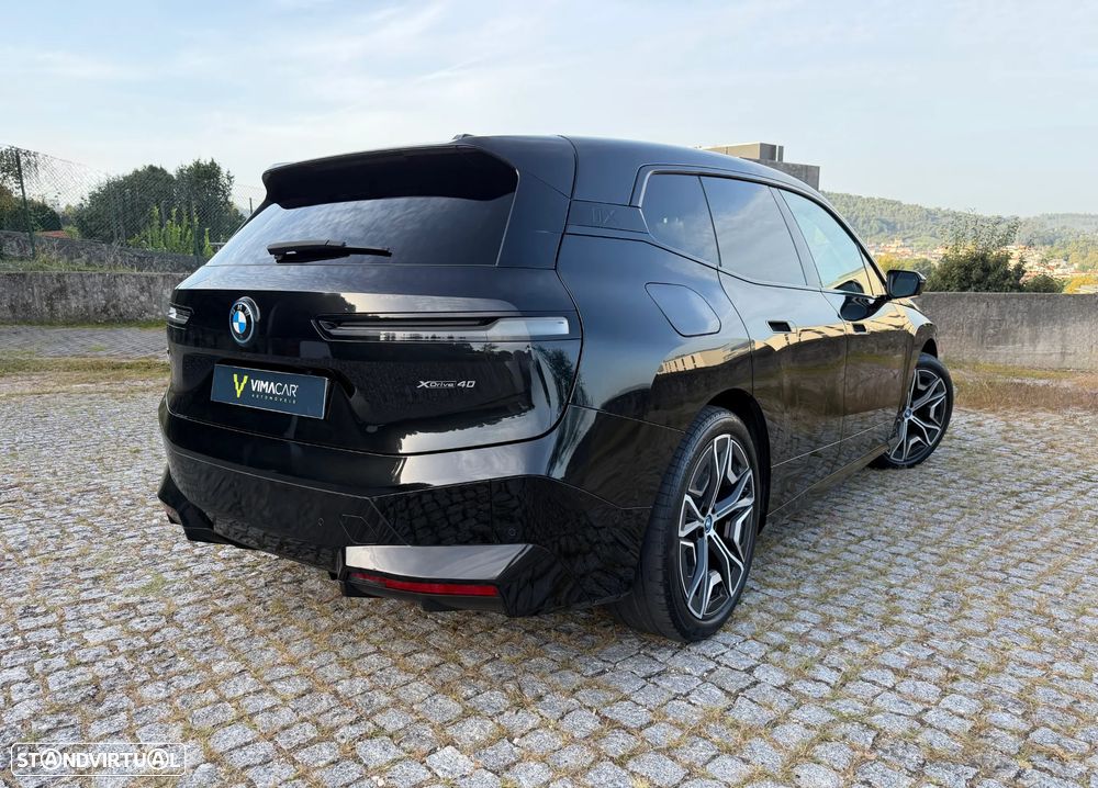BMW iX xDrive 40 Pack Desportivo - 11
