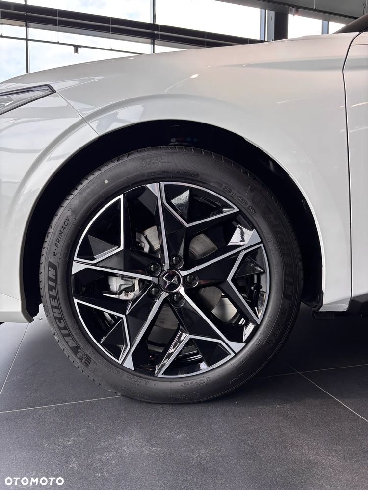 DS Automobiles N°4 1.2 mHEV Pallas eDCS6 - 6