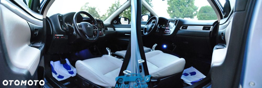 Mitsubishi Outlander Instyle NAVI + - 17