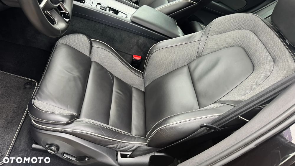 Volvo XC 60 T6 Plug-In Hybrid AWD R-Design - 25