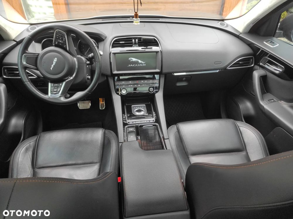 Jaguar F-Pace 30t AWD Prestige - 11