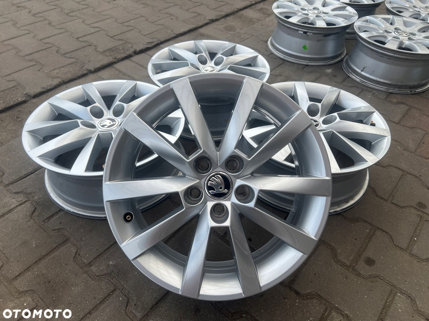 KOMPLET FELG FELGI ALU SKODA 657 SCALA FABIA RAPID 16 5X100 ORYGINALNE - 1