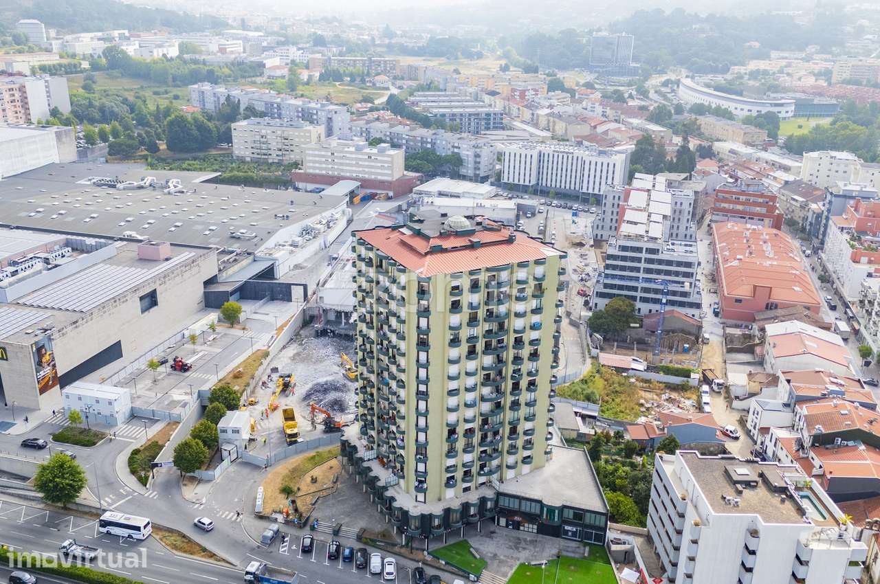 T3 no 15.º Piso com Vista Panorâmica e Garagem para 3 Carros