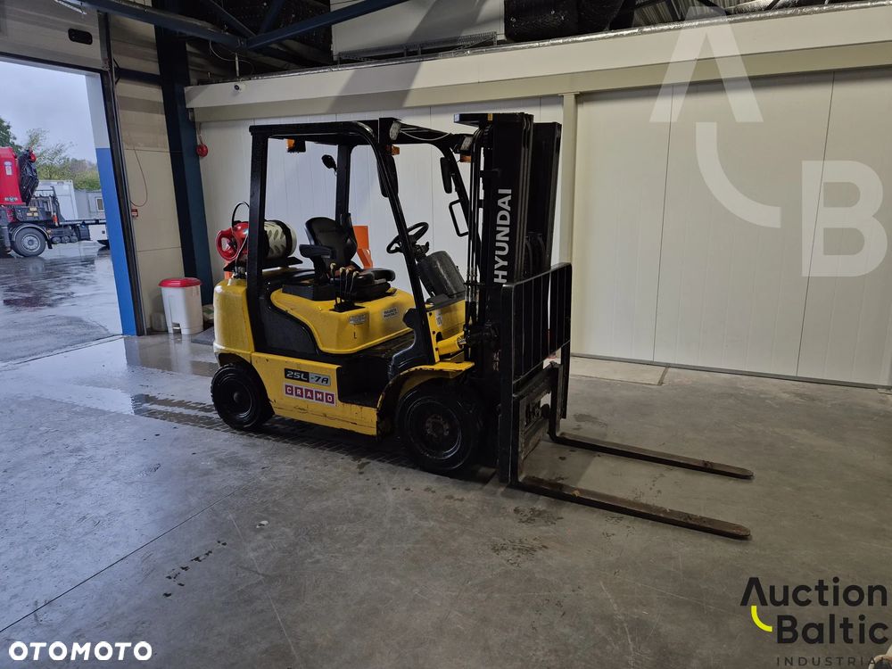 Hyundai 25 L-7 A - 8
