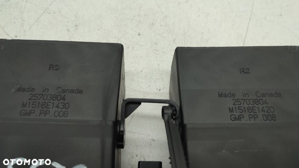 KRATKA NAWIEWU PRZÓD CENTRALNA DESKI CADILLAC CTS - 3