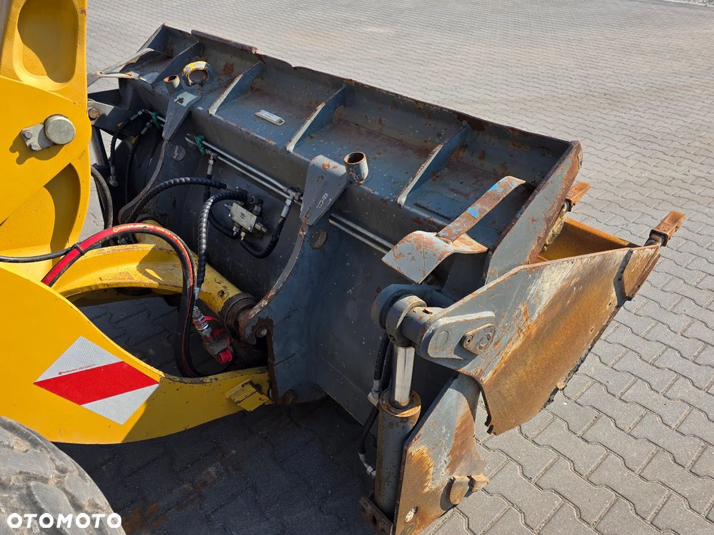 Caterpillar 908H2, 2014 ROK, 5700 MTH, ŁYŻKA OTWIERANA + WIDŁY - 10