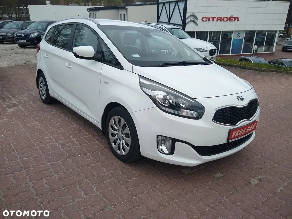 Kia Carens - 1