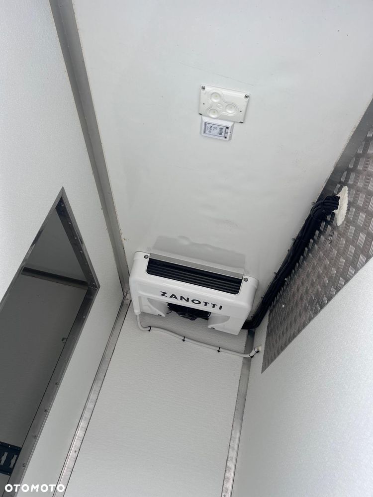 Mercedes-Benz Sprinter - 10