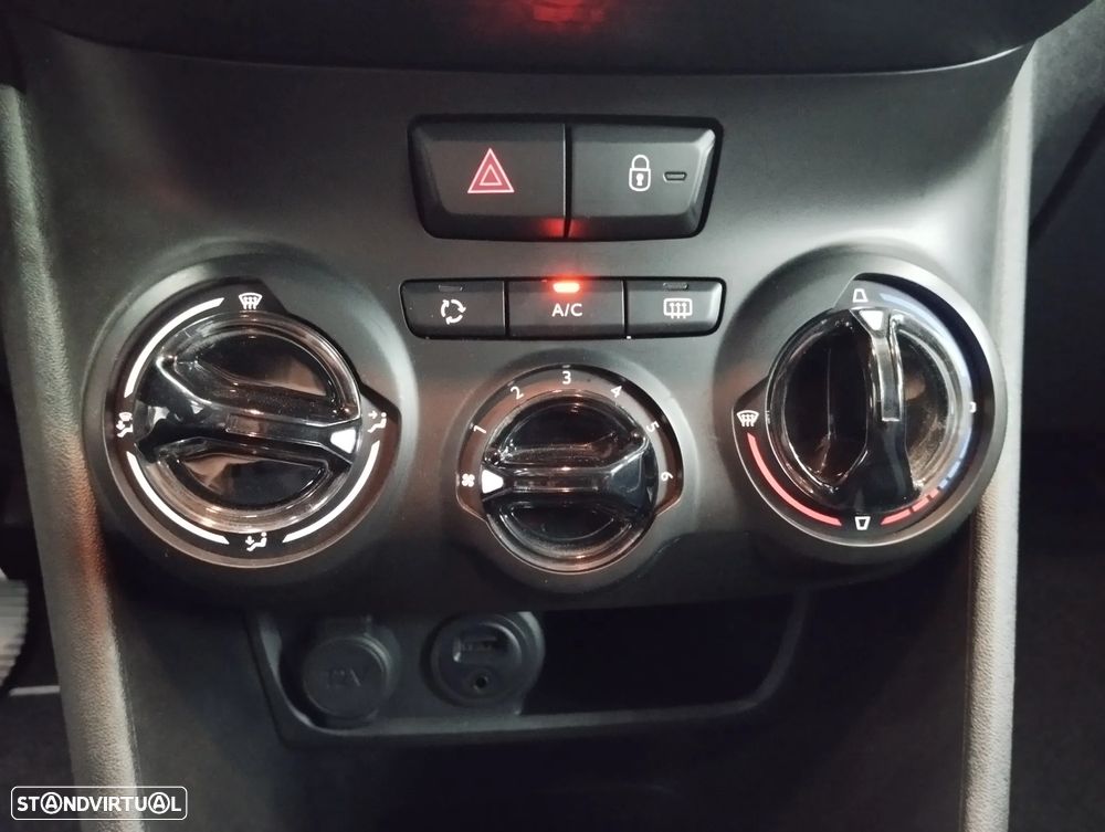 Peugeot 2008 1.2 PureTech Style - 30