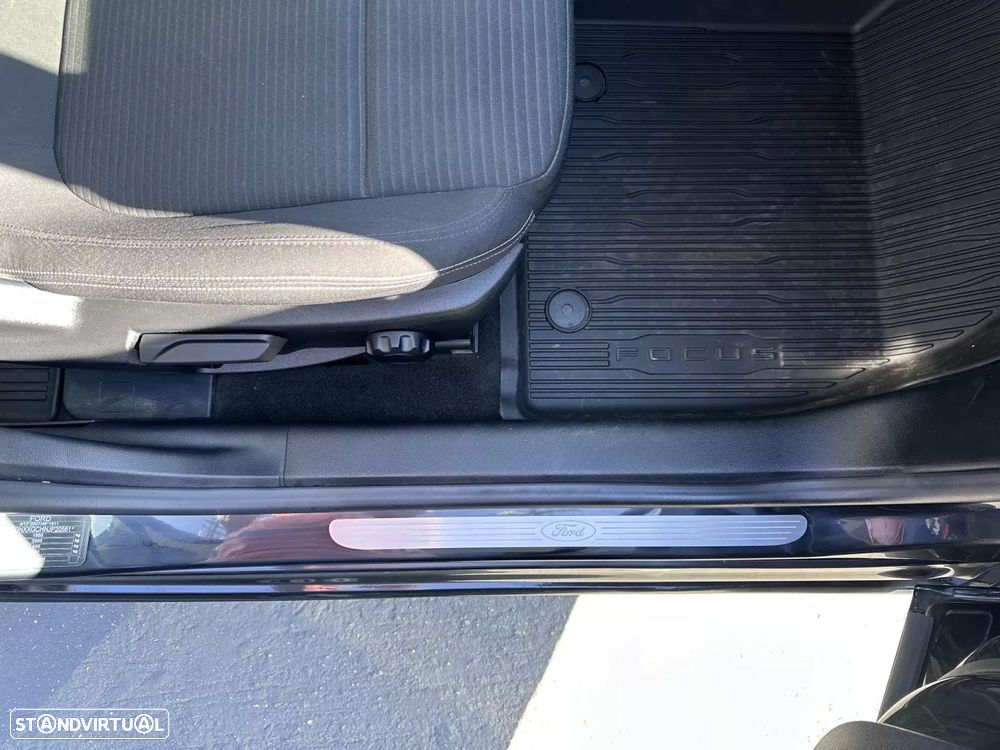 Ford Focus 1.0 EcoBoost S&S TITANIUM - 34