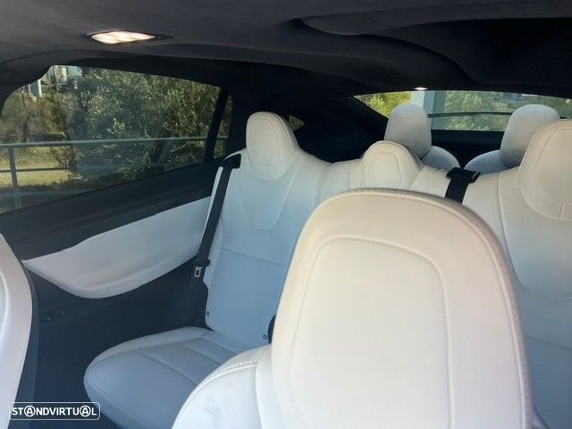 Tesla Model X - 7
