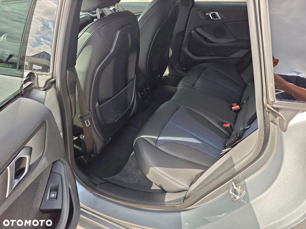 BMW Seria 2 218d M Sport - 15