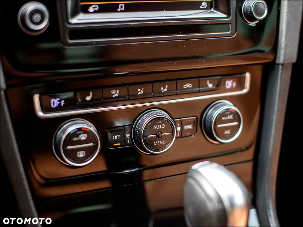 Volkswagen Golf - 27