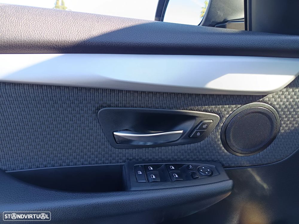 BMW 225xe Active Tourer - 2