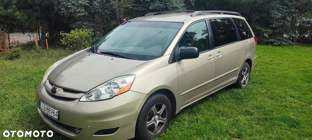 Toyota Sienna - 1