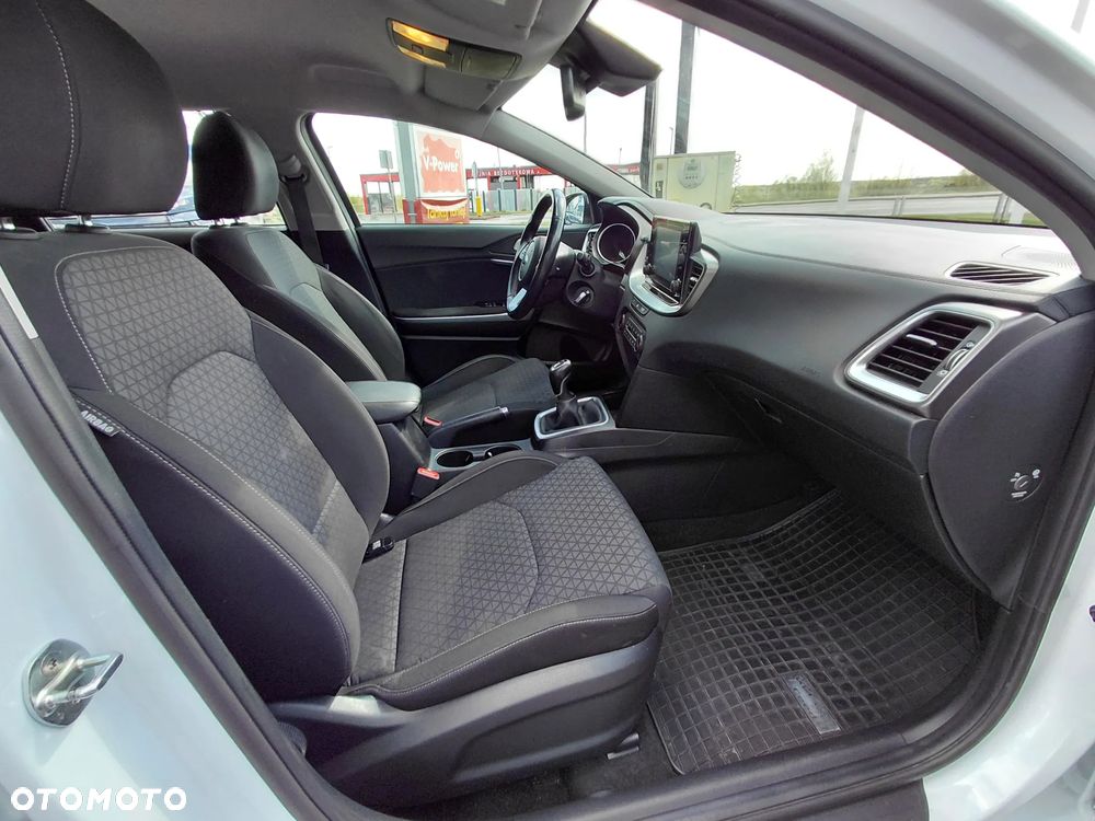 Kia Ceed 1.5 T-GDI M - 25