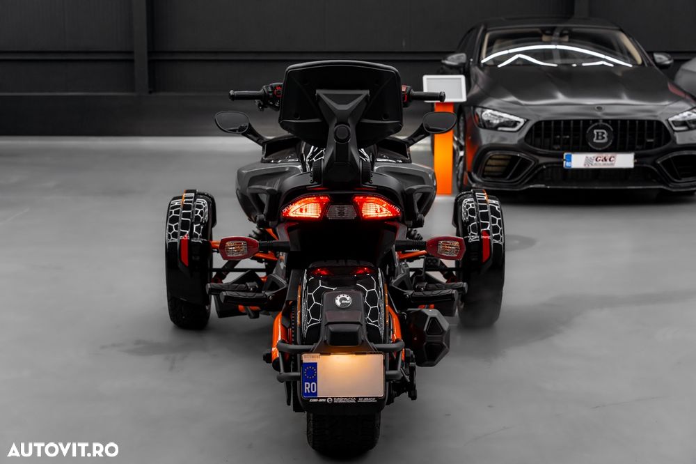 Can-Am Spyder - 20